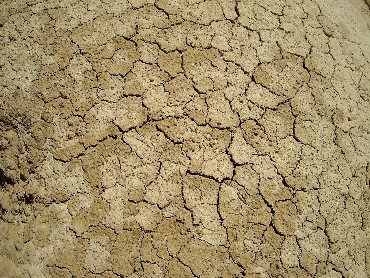 二楼地面裂缝怎么处理，二楼地面裂缝怎么处理好